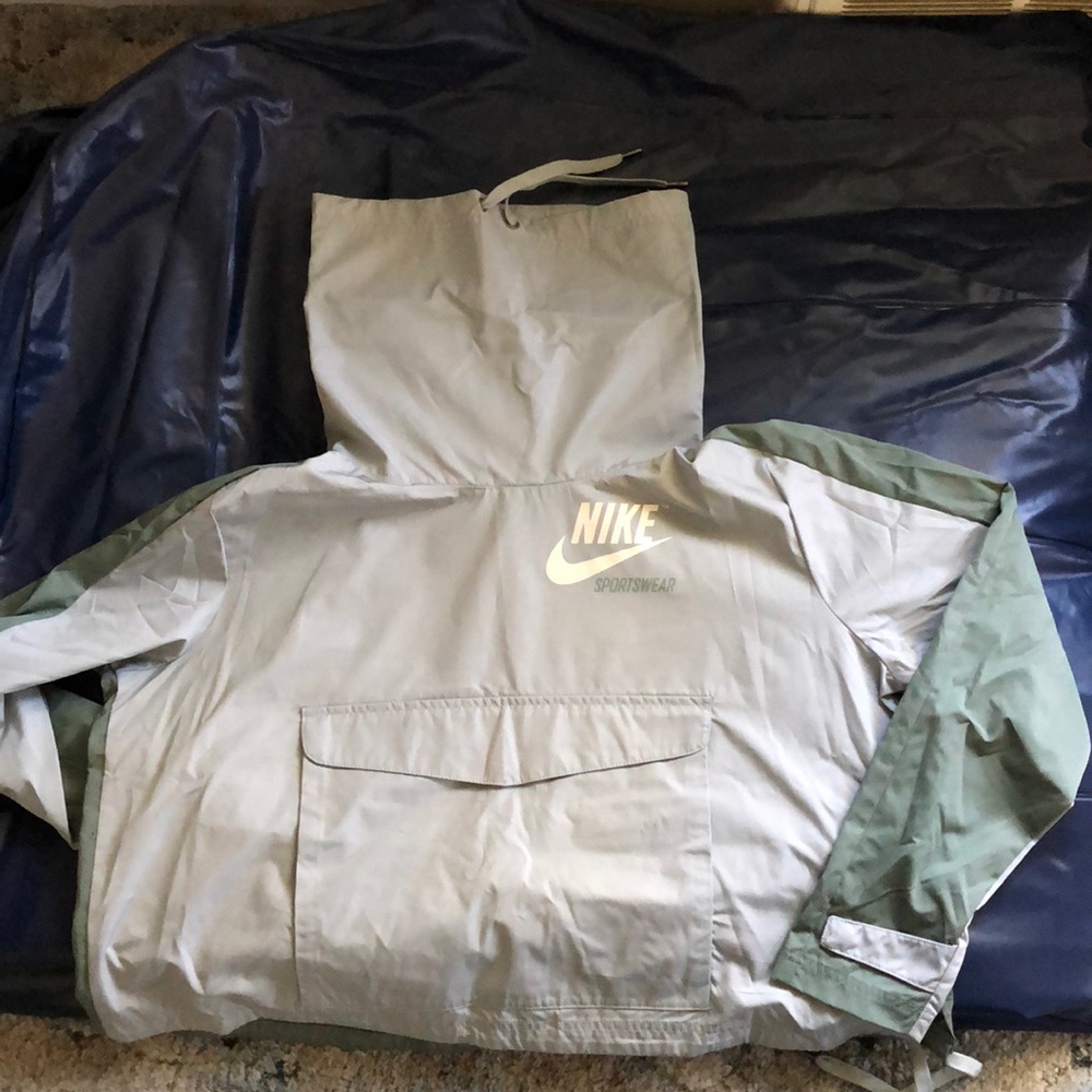 Nike crop windbreaker